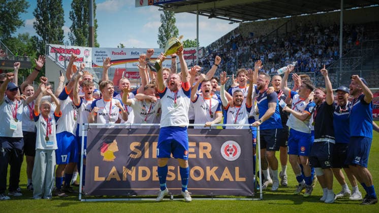 Soccer, Men, Season 2025 2026, Brandenburg State Cup, Final, Final day of the amateurs, FC Energie Cottbus vs VfB 1921 Krieschow, Saturday 23 05 2026, LEAG Energie Stadion Cottbus, In the picture jubilation at VfB Krieschow after the state cup victory captain Andy Hebler holds up the cup Brandenburg Germany