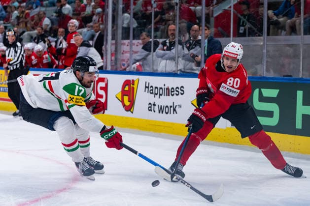 ZURICH, SWITZERLAND - MAY 23: Nicolas Baechler (Switzerland, 80) in the battle for the puck with Roland Kiss (Hungary, 17) during the Preliminary Round - Group A Match 39 between Switzerland and Hungary at the IIHF Ice hockey, Eishockey World Championship, WM, Weltmeisterschaft 2026, Swiss Life Arena on May 23, 2026 in Zurich, Switzerland. Zurich Switzerland Copyright: xTimoxSteinx