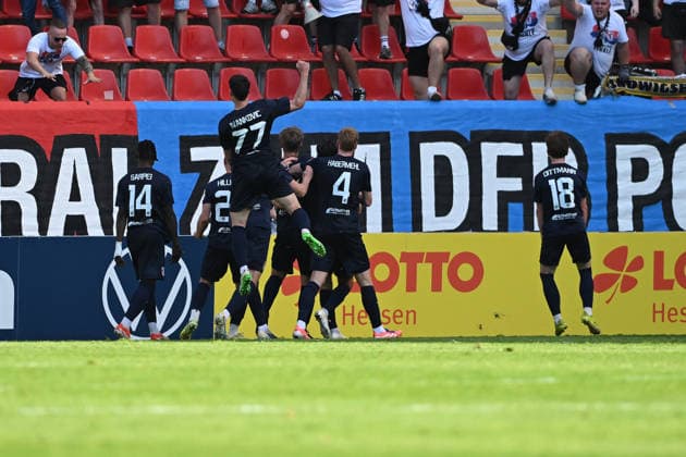 23 05 2026, xpsx, Fußball Finale Hessenpokal, SG Barockstadt Fulda Lehnerz SV Wehen Wiesbaden v l Torjubel nach dem Tor zum celebrating the goal celebrate 1 1 durch Leon Pomnitz SG Barockstadt Fulda Lehnerz DFL DFB REGULATIONS PROHIBIT ANY USE OF PHOTOGRAPHS as IMAGE SEQUENCES and or QUASI VIDEO Offenbach