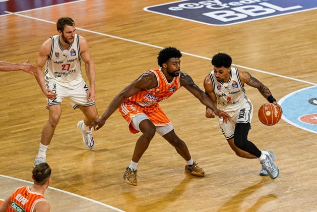 GER, BBL, Playoffs, ratiopharm Ulm vs BMA365 Bamberg Baskets 23 05 2026, ratiopharm arena, Neu Ulm, GER, BBL, Playoffs, ratiopharm Ulm vs BMA365 Bamberg Baskets, pictured Moritz Krimmer Bamberg, 27 , Malik Osborne Ulm, 10 , Ibrahim Watson Bamberg, 2 nordphotoxGmbHx xHafner nph00200