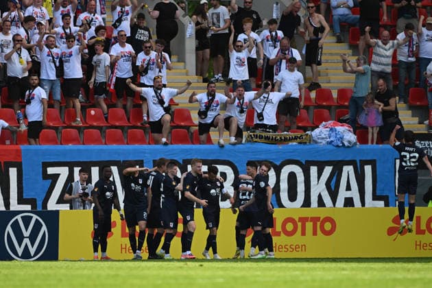 23 05 2026, xpsx, Fußball Finale Hessenpokal, SG Barockstadt Fulda Lehnerz SV Wehen Wiesbaden v l Torjubel nach dem Tor zum celebrating the goal celebrate 1 1 durch Leon Pomnitz SG Barockstadt Fulda Lehnerz DFL DFB REGULATIONS PROHIBIT ANY USE OF PHOTOGRAPHS as IMAGE SEQUENCES and or QUASI VIDEO Offenbach