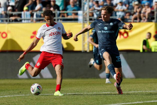 f l n r Jermain Nischalke Würzburger Kickers with a shot to the post, Xaver Kiefersauer is late in the Bavarian Toto Cup final between FC Würzburger Kickers and TSV 1860 Munich at Stadion am Dallenberg, Würzburg, Germany, on May 23, 2026 Copyright: HMBxMedia xHeikoxBecker