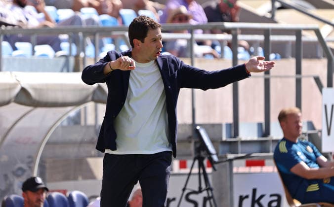 23 05 2026, Football, Men, Sparkassen Pokal Saarland Final, Season 2025 2026, 1 FC Saarbrücken FC 08 Homburg, Coach Argirios Giannikis 1 FC Saarbruecken gesticulates, gives instructions Saarbrücken Ludwigsparkstadion Saarland Germany DEU Copyright: xFabianxKleerx