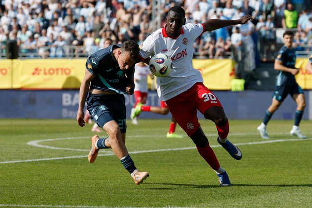 from left to right Manuel Pfeifer TSV 1860 Munich and Tarsis Bonga Würzburger Kickers , in the final of the Bavarian Toto Cup between FC Würzburger Kickers and TSV 1860 Munich at Stadion am Dallenberg, Würzburg, Germany, on May 23, 2026 Copyright: HMBxMedia xHeikoxBecker