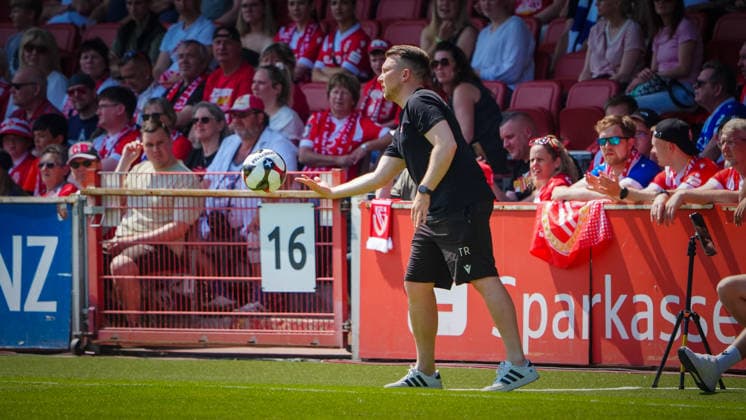 Soccer, Men, Season 2025 2026, Brandenburg State Cup, Final, Final day of the amateurs, FC Energie Cottbus vs VfB 1921 Krieschow, Saturday 23 05 2026, LEAG Energie Stadion Cottbus, In the picture Tobias Röder Co Trainer Energie throws the ball back onto the pitch Brandenburg Germany