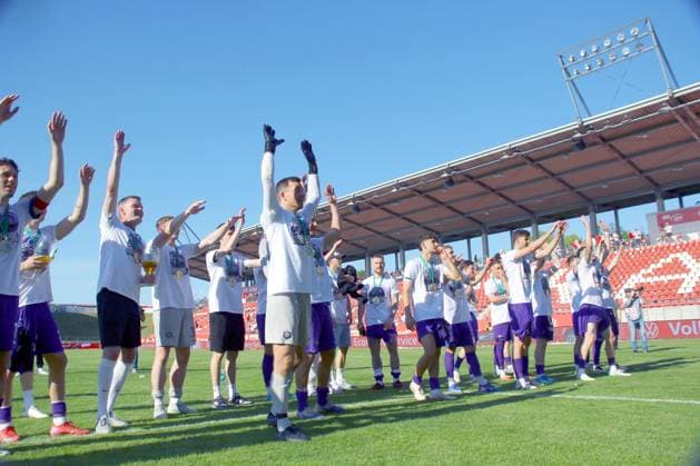 The Aue team after the victory, in front goalkeeper Martin Männel Aue The cup victory secured the Aue teams participation in the 2026 DFB Cup 27 Football State Cup Saxony Final FSV Zwickau FC Erzgebirge Aue 0 2 on 23 5 2026 FSV Zwickau Erzgebirge Aue
