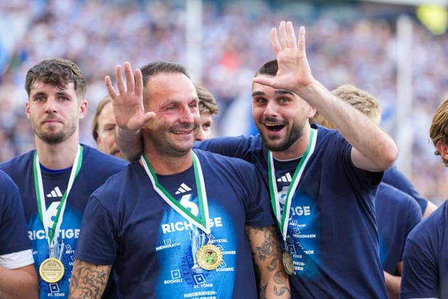23 05 2026, xydrx, men, soccer, amateur final day, Niederrheinpokal final, SC St Tönis 11 20 MSV Duisburg, season 2025 2026, Schauinsland Reisen Arena Dietmar Hirsch head coach MSV Duisburg and Rasim Bulic MSV Duisburg, 6 are happy about the victory in the final Copyright: HMBxMedia YannisxDreimann