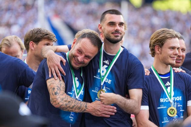 23 05 2026, xydrx, men, soccer, amateur final day, Niederrheinpokal final, SC St Tönis 11 20 MSV Duisburg, season 2025 2026, Schauinsland Reisen Arena Dietmar Hirsch head coach MSV Duisburg and Rasim Bulic MSV Duisburg, 6 are happy about the victory in the final Copyright: HMBxMedia YannisxDreimann