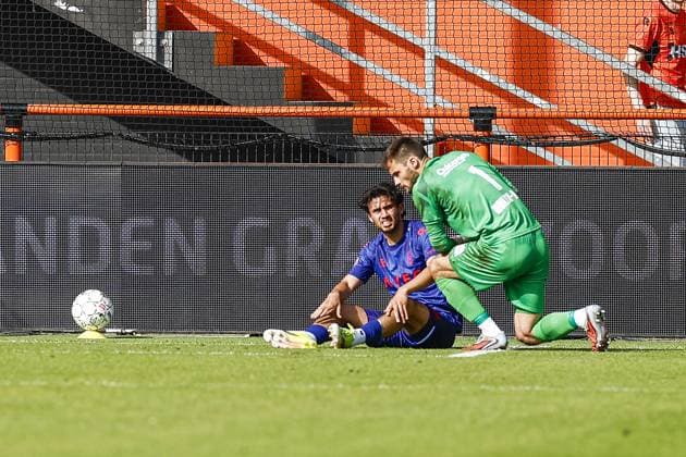 VOLENDAM , 23-05-2026 , Kras Stadium , season 2025 - 2026 , Dutch Keuken Kampioen Divisie football , second leg of the Keuken Kampioen Play-Offs final , match between FC Volendam and Willem II , picture shows Willem II player Nathan Tjoe A On and FC Volendam goalkeeper Kayne van Oevelen Volendam - Willem II (play off)  x203909156x Copyright: