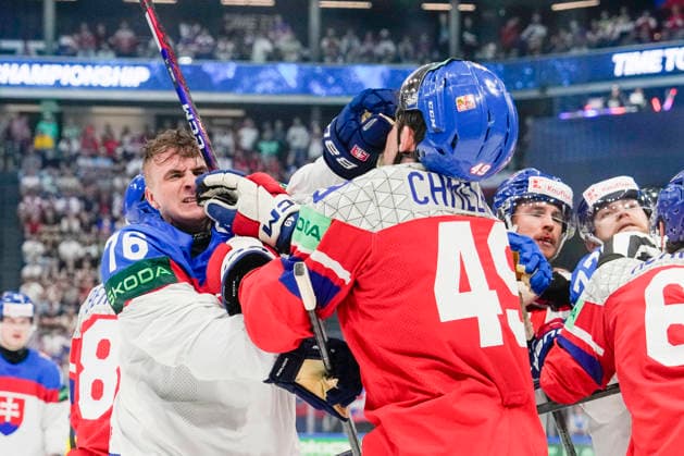 FRIBOURG, SWITZERLAND MAY 23 Martin Pospisil of Slovakia L fight against Jaroslav Chmelar of Czechia R during the 2026 IIHF Ice Hockey World Championship Switzerland game between Slovakia and Czechia at BCF Arena on May 23, 2026 in Fribourg, Fribourg Fribourg BCF Arena Fribourg Switzerland Copyright: xJustPictures.ch JarixPestelaccix jp-en-EuSpIm-JP6_JAR_Slovakia_Cyechia_23May2026_00059
