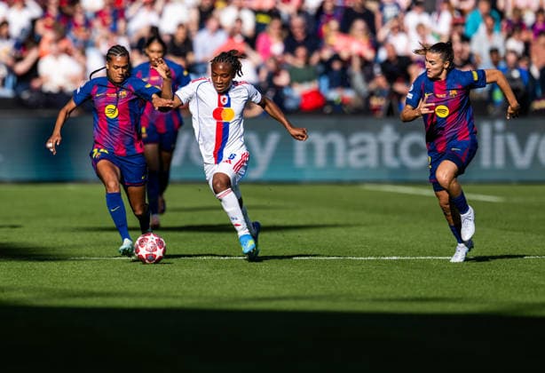260523 Esmee Brugts of Barcelona and Melchie Dumornay of Lyon during the UEFA Women s Champions League final football match between Barcelona and Lyon on May 23, 2026 in Oslo Photo Vegard Grott BILDBYRAN kod VG VG0925 bbeng football fotball fotball soccer champions league finale final final 2026 mesterligaen dam fcb barcelona lyon ol lyonnes  Copyright: VEGARDxGRoTT BB260523VG012