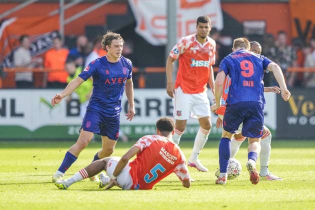 VOLENDAM , 23-05-2026 , Kras Stadium, season 2025 2026 , Dutch Eredivisie Football ,Second leg of the Keuken Kampioen Play-Offs final . Match between FC Volendam and Willem II . Picture shows Willem II player Siegert Baartmans, FC Volendam player Precious Ugwu and Willem II player Devin Haen Volendam - Willem II (play off)  x203909236x Copyright: