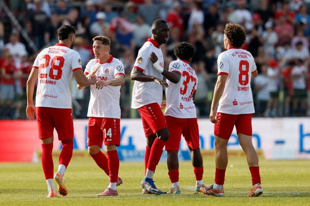 Cheering after the goal to 1 1, cheering, cheering, cheering, emotions around the goal scorer Tarsis Bonga Würzburger Kickers , in the final of the Bavarian Toto Cup between FC Würzburger Kickers and TSV 1860 Munich at Stadion am Dallenberg, Würzburg, Germany, on May 23, 2026 Copyright: HMBxMedia xHeikoxBecker