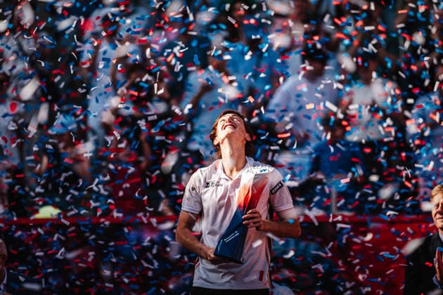 Tennis Men bitpanda Hamburg Open ATP 500 Final Ignacio Buse PER vs Tommy Paul USA 23 05 2026 Ignacio Buse wins the tournament at Rothenbaum and lifts the trophy in the air in the confetti rain Hamburg Tennisstadion am Rothenbaum Hamburg Germany
