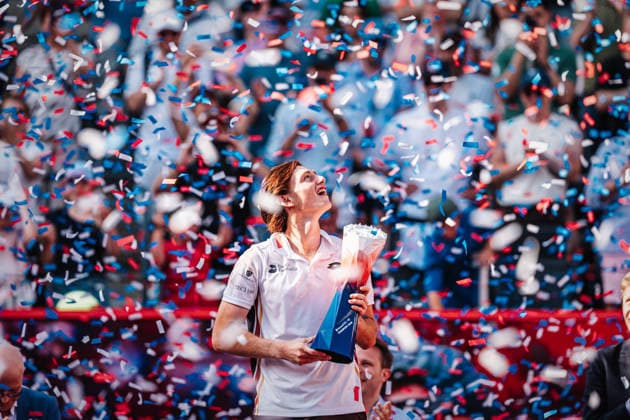 Tennis Men bitpanda Hamburg Open ATP 500 Final Ignacio Buse PER vs Tommy Paul USA 23 05 2026 Ignacio Buse wins the tournament at Rothenbaum and lifts the trophy in the air in the confetti rain Hamburg Tennisstadion am Rothenbaum Hamburg Germany