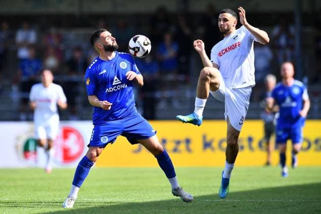 SC Verl SF Lotte FOR EDITORIAL PURPOSES ONLY EDITORIAL USE ONLY p Football Krombacher Westfalenpokal Final SC Verl SF Lotte on 23 05 2026 at the Sportclub Arena in Verl Leon Demaj Sportfreunde Lotte , left Oualid Mhamdi SC Verl , right Germany Nordrhein Westfalen Verl Copyright ThorstenxTillmann Copyright: ThorstenxTillmann doc85z18fsyj111837vae76 ,EDITORIAL USE ONLY Copyright: ThorstenxTillmann