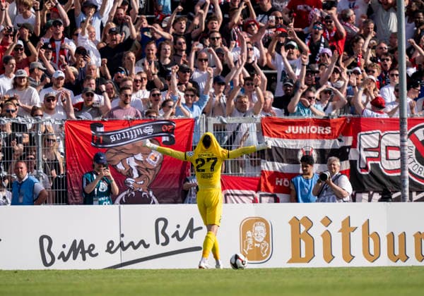 Arne Schulz Viktoria Koeln, 27 saves the decisive penalty kick from Dejan Galjen Fortuna Koeln, 24 and thus secures the cup victory SC Fortuna Köln vs Viktoria Köln 23 05 2026 Football, Bitburger Pokalfinale 2026, GER, Sportpark Höhenberg, Cologne Copyright: HMBxMedia xMarcoxBader