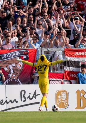 Arne Schulz Viktoria Koeln, 27 saves the decisive penalty kick from Dejan Galjen Fortuna Koeln, 24 and thus secures the cup victory Here he cheers from the fans of Viktoria Köln SC Fortuna Köln vs Viktoria Köln 23 05 2026 Football, Bitburger Pokalfinale 2026, GER, Sportpark Höhenberg, Cologne Copyright: HMBxMedia xMarcoxBader