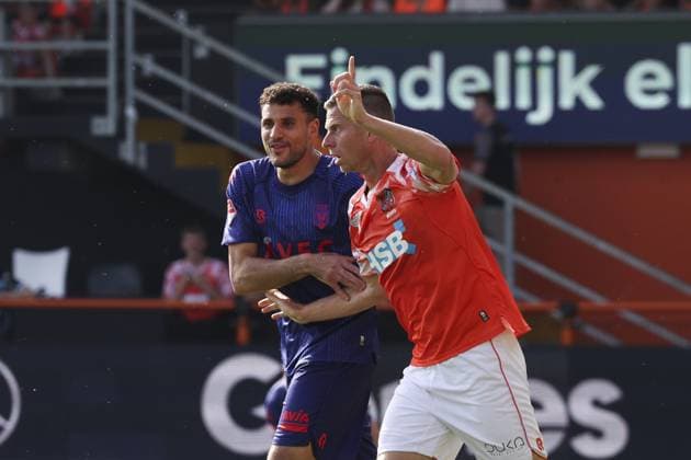 VOLENDAM - (lr) Nathan Tjoe-A-On of Willem II, Robert Muhren of FC Volendam during the promotion relegation play-off final match between FC Volendam and Willem II at the Kras Stadium on 23 May 2026 in Volendam, the Netherlands. SONNY LENSEN ANP Play-offs Promotion Relegation - FINAL 2025-2026 xVIxANPxSportx xxANPxIVx 559145038 originalFilename: 559145038.jpg