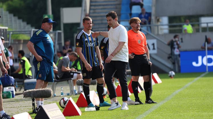 23 05 2026, xrekx, Fußball Landespokal Saarland Finale, 1 FC Saarbrücken FC 08 Homburg v l Einwechslung Manuel Zeitz 1 FC Saarbruecken Argirios Giannikis Trainer 1 FC Saarbruecken DFL DFB REGULATIONS PROHIBIT ANY USE OF PHOTOGRAPHS as IMAGE SEQUENCES and or QUASI VIDEO Saarbrücken