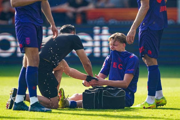 2026-05-23 FC Volendam v Willem II - Dutch Eredivsie Kwalificatie - Finale VOLENDAM, NETHERLANDS - MAY 23: Finn Stam of Willem II in medical treatment due to injury during the Dutch Eredivsie Kwalificatie - Finale match between FC Volendam and Willem II at Kras Stadion on May 23, 2026 in Volendam, Netherlands. Volendam Kras Stadion Netherlands Content not available for redistribution in The Netherlands directly or indirectly through any third parties. Copyright: xAndrexWeeningx