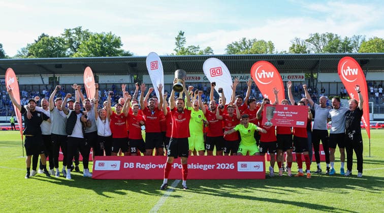 Stuttgart Degerloch, soccer Wfv cup final Stuttgarter Kickers vs SG Sonnenhof Großaspach, SG Sonnenhof cheers at the award ceremony, Volkan Celiktas with trophy