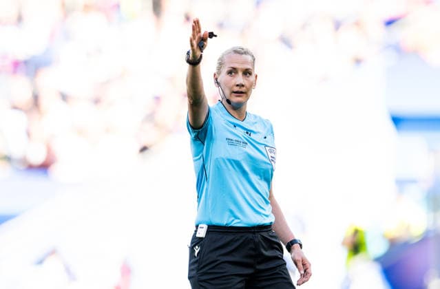 260523 Referee Tess Olofsson during the UEFA Women s Champions League final football match between Barcelona and Lyon on May 23, 2026 in Oslo Photo Vegard Grott BILDBYRAN kod VG VG0925 bbeng football fotball fotboll soccer champions league finale final final 2026 mesterligaen dam fcb barcelona lyon ol lyonnes  Copyright: VEGARDxGRoTT BB260523VG032