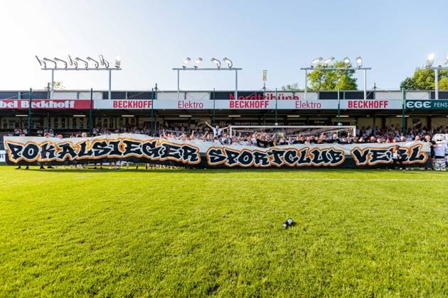 The SC Verl team cheers with the fans after winning the Krombacher Westfalenpokal final GER, SC Verl vs SF Lotte, Football, Westfalenpokal, Final, Season 2025 2026, 23 05 2026 DFL Regulations prohibit any use of photographers as image sequences and or quasi video GER, SC Verl vs SF Lotte, Football, Westfalenpokal, Final, Season 2025 2026, 23 05 2026 Verl Copyright: xEibner-Pressefoto JanxRollingerx EP_JSK