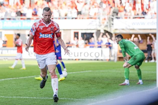 VOLENDAM , 23-05-2026 , Kras Stadium, season 2025 2026 , Dutch Eredivisie Football ,Second leg of the Keuken Kampioen Play-Offs final . Match between FC Volendam and Willem II . Picture shows FC Volendam player Robert Muhren scores the goal but the goal is disallowed Volendam - Willem II (play off)  x203910660x Copyright: