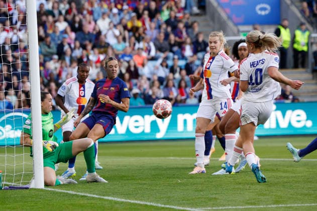 Olympique s US midfielder Caroline Graham (R) scores a goal that is later disallowed during the Champions League final between FC Barcelona, Barca and Olympique Lyonnais at the Ullevaal Stadium in Oslo, Norway, 23 May 2026. FC Barcelona vs Olympique de Lyon !ACHTUNG: NUR REDAKTIONELLE NUTZUNG!  Copyright: xAlbertoxEstévezx GRAF9894 20260523-55020381088_1