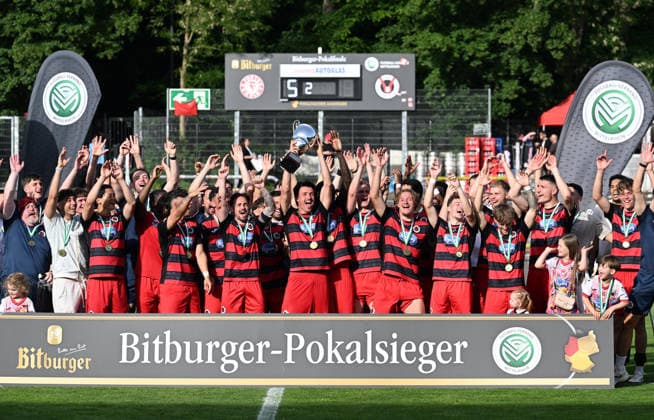 23 05 2026, xophax, Fußball , Vebandspokal Final Bitburger Pokal 2025 2026 SC Fortuna Köln vs Viktoria Köln Winner Viktoria Köln with Pokal Koeln