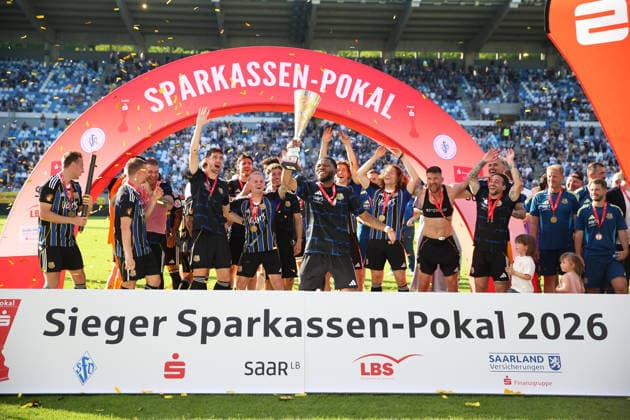 23 05 2026, xrekx, Fußball Landespokal Saarland Finale, 1 FC Saarbrücken FC 08 Homburg v l Sieger Sparkassen Pokal 2026 1 FC Saarbruecken Rodney Elongo Yombo 1 FC Saarbruecken DFL DFB REGULATIONS PROHIBIT ANY USE OF PHOTOGRAPHS as IMAGE SEQUENCES and or QUASI VIDEO Saarbrücken