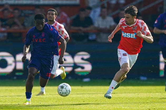 2026-05-23 FC Volendam v Willem II - Dutch Eredivsie Kwalificatie - Finale VOLENDAM, NETHERLANDS - MAY 23: Samuel Bamba of Willem II battles for possession with Nordin Bukala of FC Volendam during the Dutch Eredivsie Kwalificatie - Finale match between FC Volendam and Willem II at Kras Stadion on May 23, 2026 in Volendam, Netherlands. Volendam Kras Stadion Netherlands Content not available for redistribution in The Netherlands directly or indirectly through any third parties. Copyright: xAndrexWeeningx