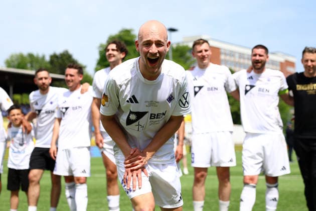 21 Fabian Lemke HEBC sang along with the fans Football I Mens I Lotto Cup I 2025 2026 season I Final I SC Vorwärts Wacker04 Billstedt HEBC I 23 05 2026 I Hoheluft stadium