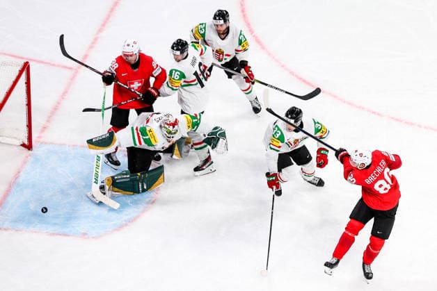 Ice hockey, Eishockey - IIHF WC 2026 ZURICH,SWITZERLAND,23.MAY.26 - ICE HOCKEY - IIHF Ice Hockey World Championship, WM, Weltmeisterschaft 2026, group stage, Switzerland vs Hungary. Image shows Christoph Bertschy (SUI), Bence Balizs (HUN), Janos Hari (HUN), Zeteny Hadobas (HUN), Milan Horvath (HUN) and Nicolas Baechler (SUI).  GEPAxpictures xMaticxKlansek