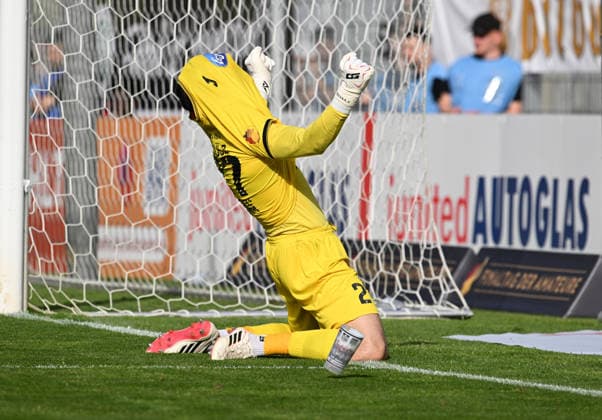 23 05 2026, xophax, Soccer , Vebandspokal Final Bitburger Pokal 2025 2026 SC Fortuna Köln vs Viktoria Köln Winner Viktoria Köln Goalkeeper Arne Schulz Viktoria Köln holds the decided penalty Koeln
