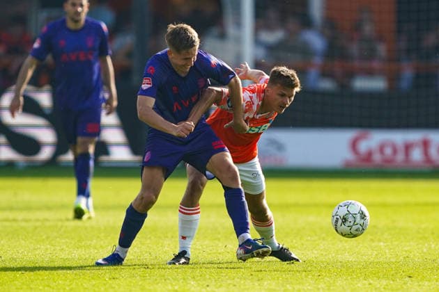 2026-05-23 FC Volendam v Willem II - Dutch Eredivsie Kwalificatie - Finale VOLENDAM, NETHERLANDS - MAY 23: Alex Plat of FC Volendam battles for possession with Gijs Besselink of Willem II during the Dutch Eredivsie Kwalificatie - Finale match between FC Volendam and Willem II at Kras Stadion on May 23, 2026 in Volendam, Netherlands. Volendam Kras Stadion Netherlands Content not available for redistribution in The Netherlands directly or indirectly through any third parties. Copyright: xAndrexWeeningx