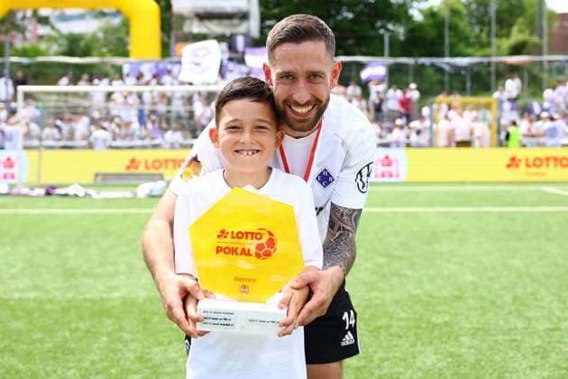 14 Raoul Bouveron HEBC celebrates with his son and the Hamburg Lotto Cup Football I Mens I Lotto Cup I 2025 2026 season I Final I SC Vorwärts Wacker04 Billstedt HEBC I 23 05 2026 I Hoheluft stadium