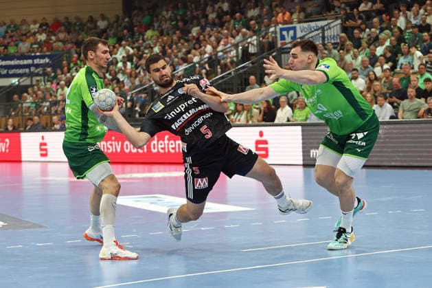23 05 2026, xovx, Handball Daikin Handball Bundesliga, HSG Wetzlar HC Erlangen v l Jona Schoch HSG Wetzlar , Milos Kos HC Erlangen , Josip Simic HSG Wetzlar Wetzlar Buderus Arena Hessen Germany EN