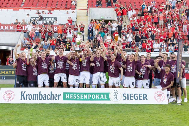 Krombacher Hessenpokal Final SV Wehen Wiesbaden SG Barockstadt Fulda Lehnerz, 23 05 2026 The team of SV Wehen Wiesbaden is the winner of the Hessenpokal2026,SV Wehen Wiesbaden SG Barockstadt Fulda Lehnerz, Frankfurt, Stadion am Bieberer Berg, 23 5 2026 Copyright: xBEAUTIFULxSPORTS Gawlikx
