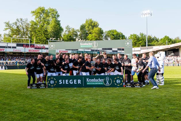 The SC Verl team celebrates after winning the final of the Krombacher Westfalenpokal GER, SC Verl vs SF Lotte, Football, Westfalenpokal, Final, Season 2025 2026, 23 05 2026 DFL Regulations prohibit any use of photographers as image sequences and or quasi video GER, SC Verl vs SF Lotte, Football, Westfalenpokal, Final, Season 2025 2026, 23 05 2026 Verl Copyright: xEibner-Pressefoto JanxRollingerx EP_JSK