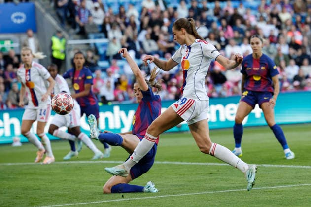 FC Barcelona, Barca player Irene Paredes and Olympique Lyonnais player Jule Brand during the Champions League final between FC Barcelona and Olympique Lyonnais at the Ullevaal Stadium in Oslo, Norway, 23 May 2026. FC Barcelona vs Olympique de Lyon !ACHTUNG: NUR REDAKTIONELLE NUTZUNG!  Copyright: xAlbertoxEstévezx GRAF9898 20260523-55020381308_1