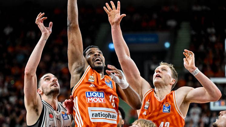 GER, BBL, Playoffs, ratiopharm Ulm vs BMA365 Bamberg Baskets 23 05 2026, ratiopharm arena, Neu Ulm, GER, BBL, Playoffs, ratiopharm Ulm vs BMA365 Bamberg Baskets, pictured Daniel Keppeler Bamberg, 31 , Justin Simon Ulm, 15 , Christian Sengfelder Ulm, 43 nordphotoxGmbHx xHafner nph00200