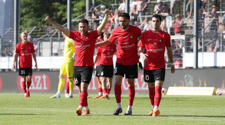Stuttgart Degerloch, soccer Wfv cup final Stuttgarter Kickers vs SG Sonnenhof Großaspach, from left Marius Kunde, Volkan Celiktas and scorer Mert Tasdelen Sonnenhof celebrate the goal to 1 4
