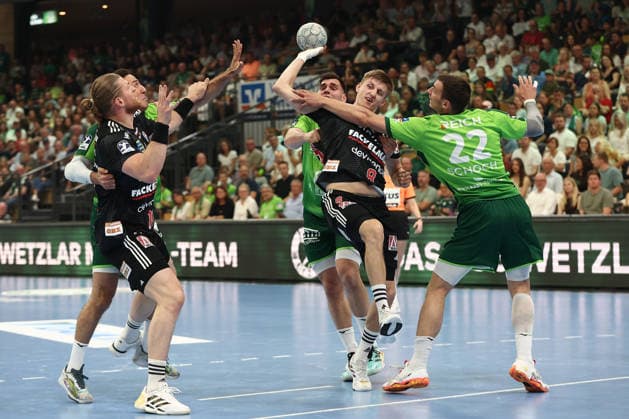23 05 2026, xovx, Handball Daikin Handball Bundesliga, HSG Wetzlar HC Erlangen v l Maciej Gebala HC Erlangen , Ahmet Nafea HSG Wetzlar , Josip Simic HSG Wetzlar , Sander Oeverjordet HC Erlangen , Jona Schoch HSG Wetzlar Wetzlar Buderus Arena Hessen Germany EN