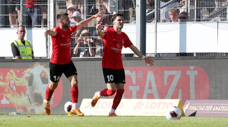 Stuttgart Degerloch, soccer Wfv cup final Stuttgarter Kickers vs SG Sonnenhof Großaspach, from left Volkan Celiktas and scorer Mert Tasdelen Sonnenhof celebrate the goal to 1 4
