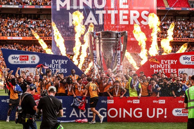 Sky Bet Championship Playoffs Final Hull City v Middlesbrough Hull City lift the Sky Bet Championship Playoff trophy after winning 1-0 to be promoted to the Premier League during the Sky Bet Championship Playoffs Final match Hull City vs Middlesbrough at Wembley Stadium, London, United Kingdom on 23 May 2026 (Photo by Alfie Cosgrove News Images) London Wembley Stadium Greater London United Kingdom Copyright: xAlfiexCosgrove NewsxImagesx