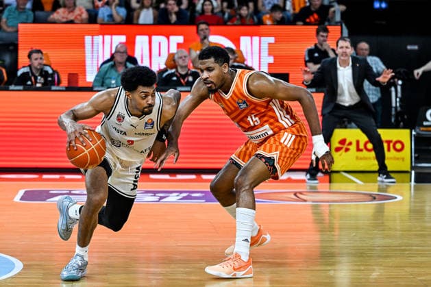 GER, BBL, Playoffs, ratiopharm Ulm vs BMA365 Bamberg Baskets 23 05 2026, ratiopharm arena, Neu Ulm, GER, BBL, Playoffs, ratiopharm Ulm vs BMA365 Bamberg Baskets, pictured Ibrahim Watson Bamberg, 2 , Justin Simon Ulm, 15 nordphotoxGmbHx xHafner nph00200