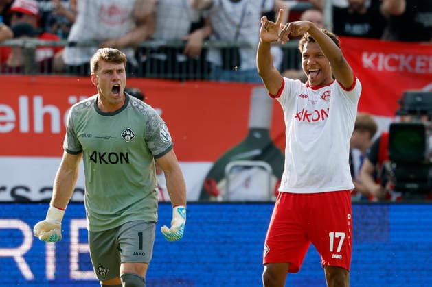 from left to right Goalkeeper Johann Hipper Würzburger Kickers and Liam Omore Würzburger Kickers cheer after the victory against 1860 in the final of the Bavarian Toto Cup between FC Würzburger Kickers and TSV 1860 Munich at Stadion am Dallenberg, Würzburg, Germany, May 23, 2026 Copyright: HMBxMedia xHeikoxBecker