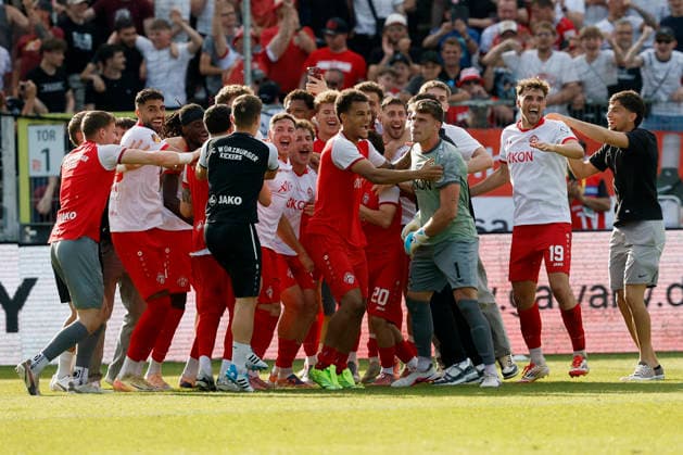 Würzburger Kickers celebrate after winning the final against 1860 in the Bavarian Toto Cup final between FC Würzburger Kickers and TSV 1860 Munich at Stadion am Dallenberg, Würzburg, Germany, on May 23, 2026 Copyright: HMBxMedia xHeikoxBecker